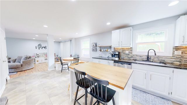 2610 Old National Pike, N Franklin Twp, PA 15301