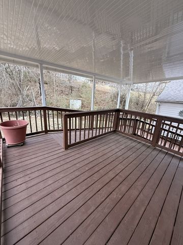 583 Brattontown Cir, Lafayette, TN 37083