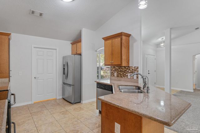 8145 Pamplona St, Navarre, FL 32566