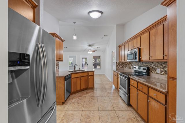 8145 Pamplona St, Navarre, FL 32566