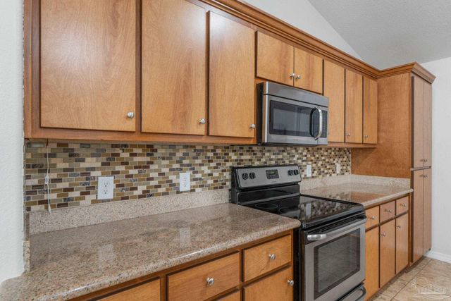 8145 Pamplona St, Navarre, FL 32566