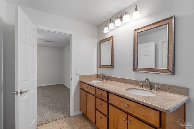 8145 Pamplona St, Navarre, FL 32566