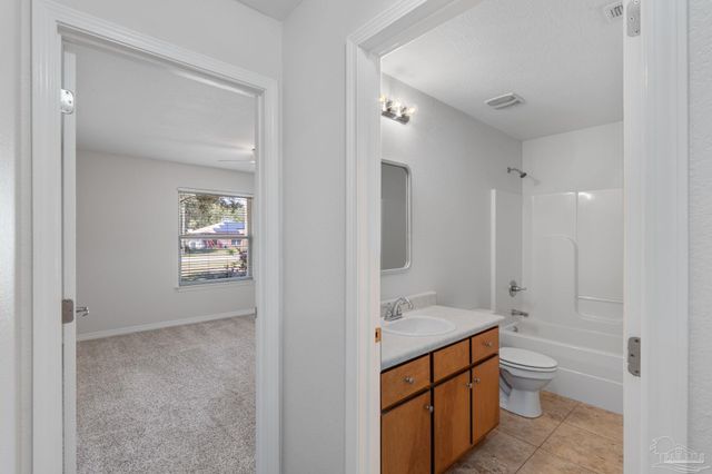 8145 Pamplona St, Navarre, FL 32566