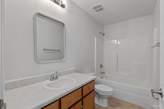 8145 Pamplona St, Navarre, FL 32566