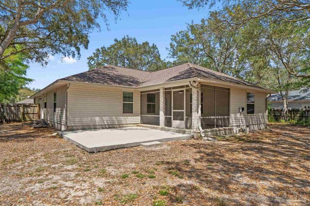 8145 Pamplona St, Navarre, FL 32566