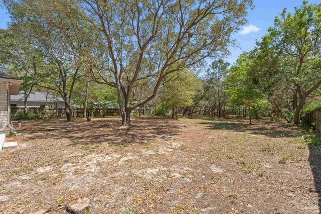 8145 Pamplona St, Navarre, FL 32566