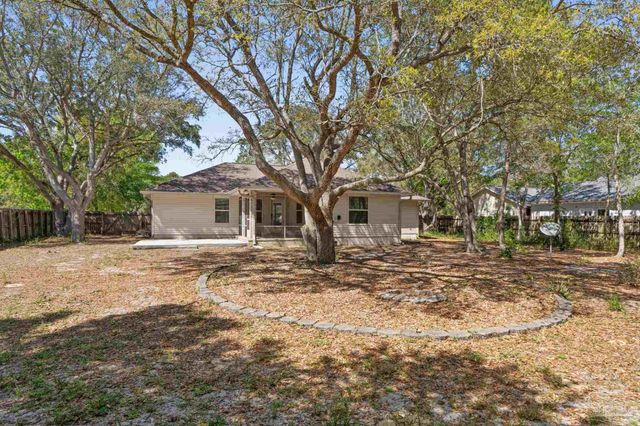 8145 Pamplona St, Navarre, FL 32566