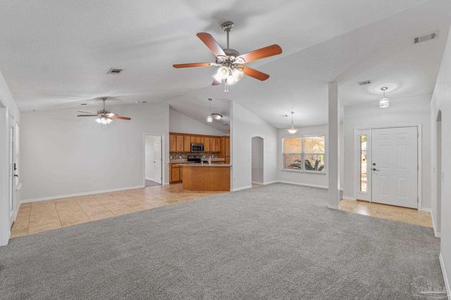8145 Pamplona St, Navarre, FL 32566