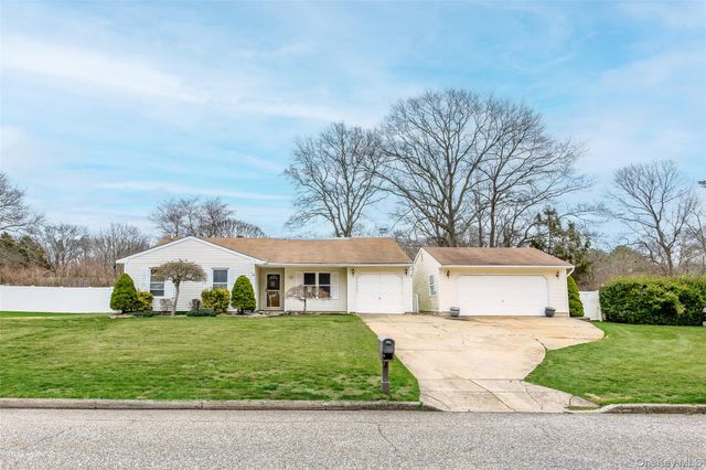 35 Timber Trail Lane, Medford, NY 11763