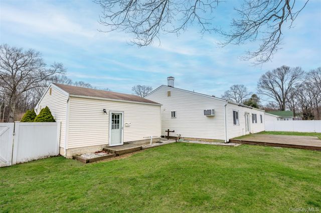 35 Timber Trail Lane, Medford, NY 11763