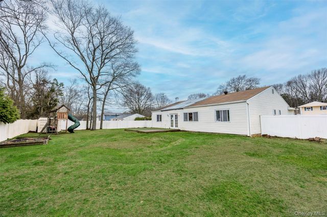 35 Timber Trail Lane, Medford, NY 11763