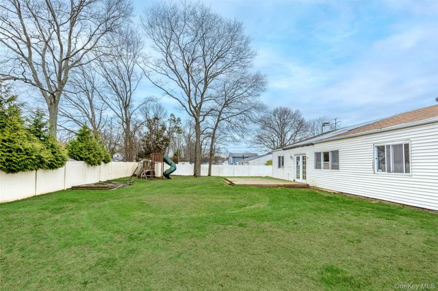 35 Timber Trail Lane, Medford, NY 11763