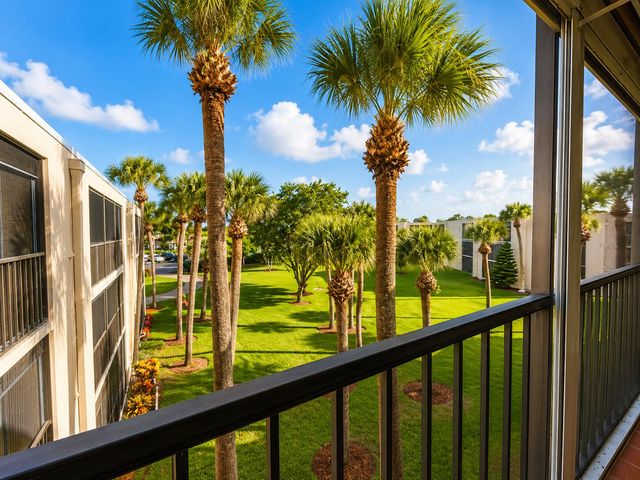 5370 Las Verdes Circle 304, Delray Beach, FL 33484