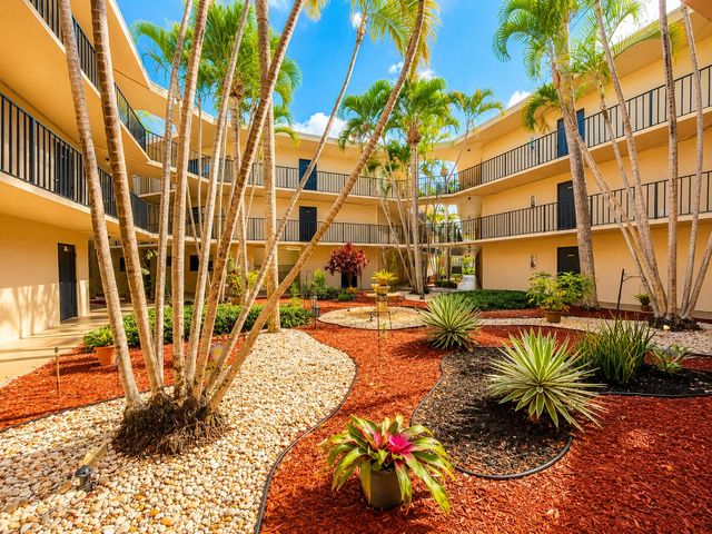 5370 Las Verdes Circle 304, Delray Beach, FL 33484