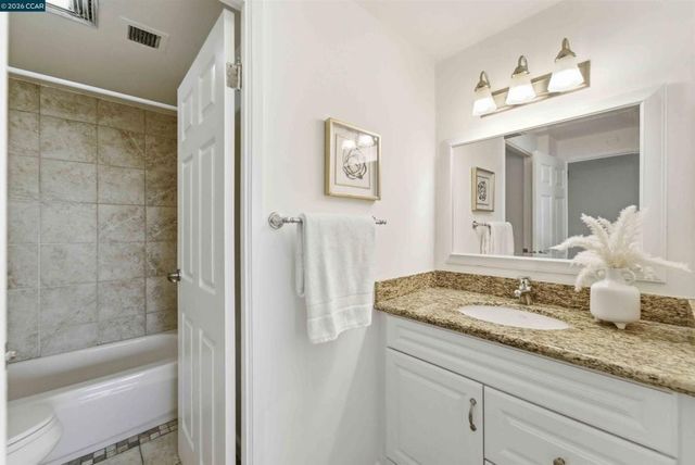 1555 Lakeside Dr. 50, Oakland, CA 94612