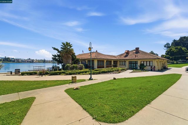 1555 Lakeside Dr. 50, Oakland, CA 94612