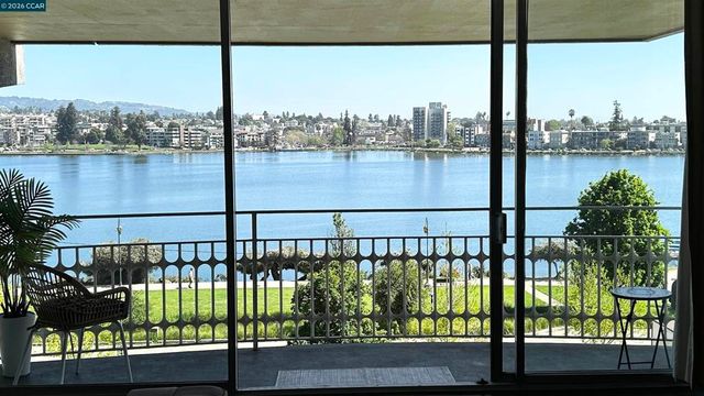 1555 Lakeside Dr. 50, Oakland, CA 94612