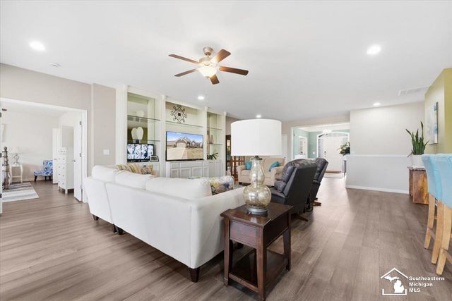 23854 Houghton Lane, Woodhaven, MI 48134