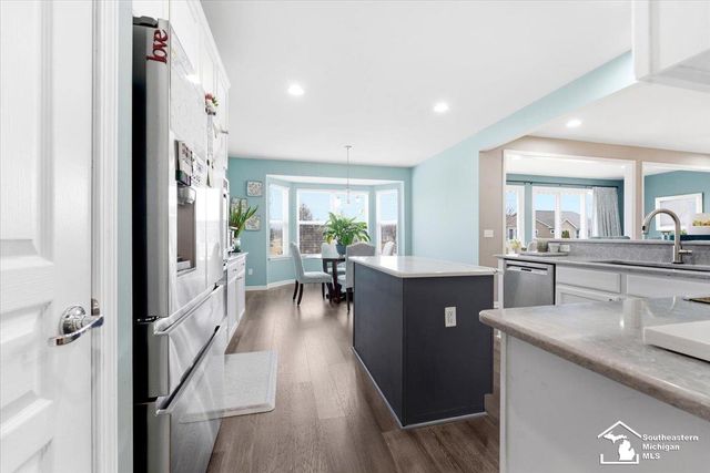 23854 Houghton Lane, Woodhaven, MI 48134