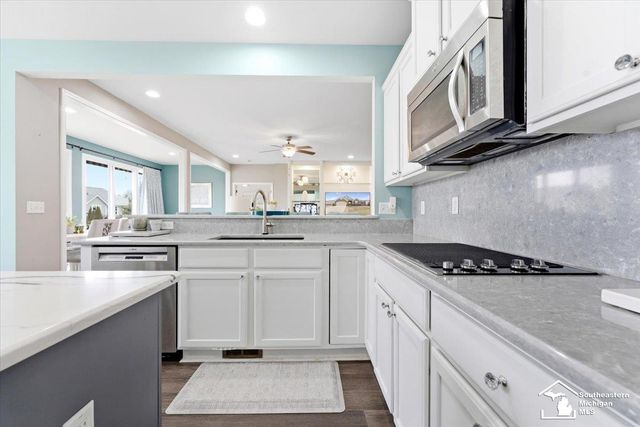 23854 Houghton Lane, Woodhaven, MI 48134