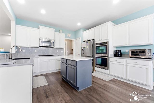 23854 Houghton Lane, Woodhaven, MI 48134