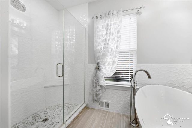 23854 Houghton Lane, Woodhaven, MI 48134