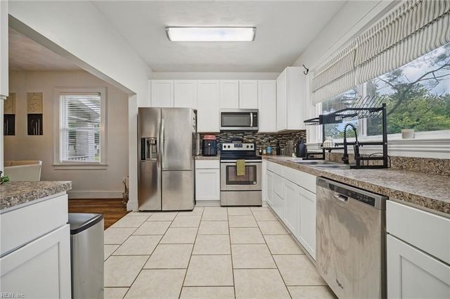 1847 S Streamline DR, Virginia Beach, VA 23454