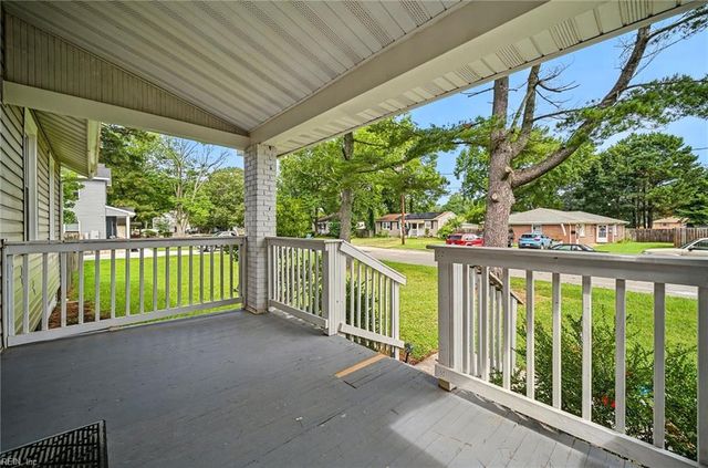 1847 S Streamline DR, Virginia Beach, VA 23454