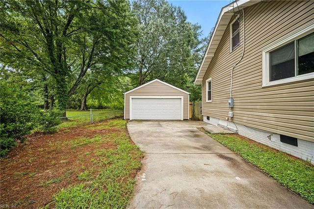 1847 S Streamline DR, Virginia Beach, VA 23454
