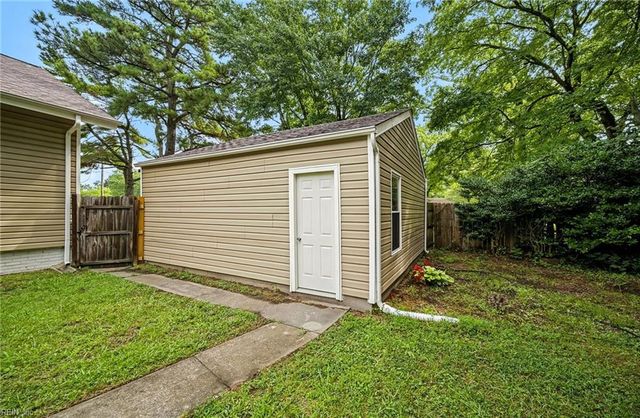1847 S Streamline DR, Virginia Beach, VA 23454
