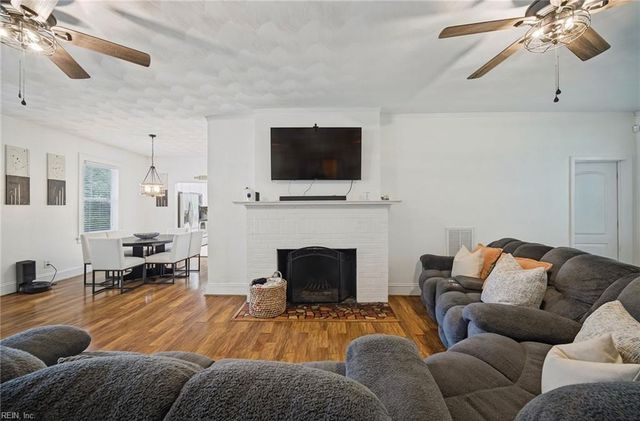 1847 S Streamline DR, Virginia Beach, VA 23454