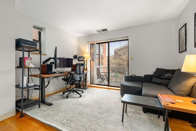 84 Gainsborough St 206W, Boston, MA 02115