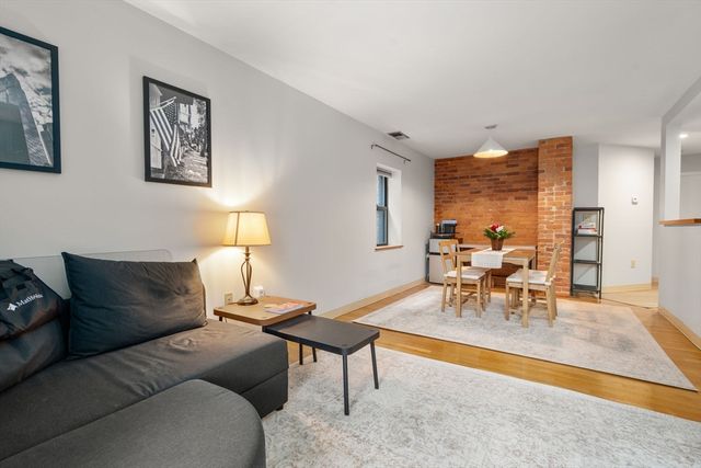 84 Gainsborough St 206W, Boston, MA 02115