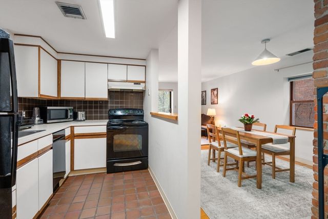 84 Gainsborough St 206W, Boston, MA 02115