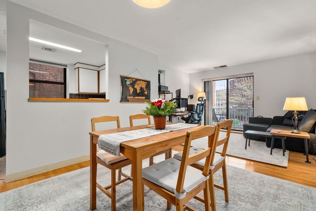 84 Gainsborough St 206W, Boston, MA 02115