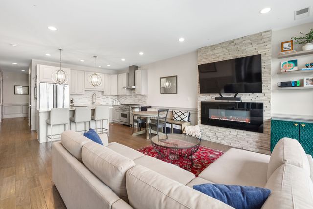 1601 W PEARSON Street 3S, Chicago, IL 60622
