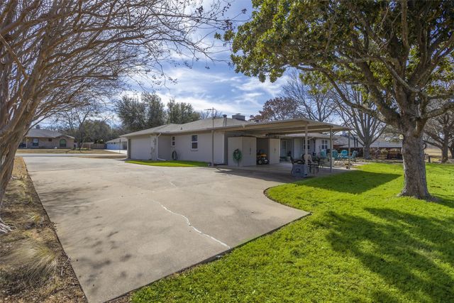 409 Country Club Drive, Joshua, TX 76058