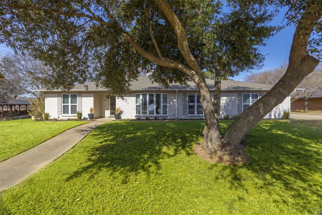 409 Country Club Drive, Joshua, TX 76058