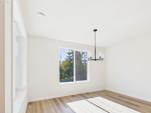 614 W 19TH St, La Center, WA 98629