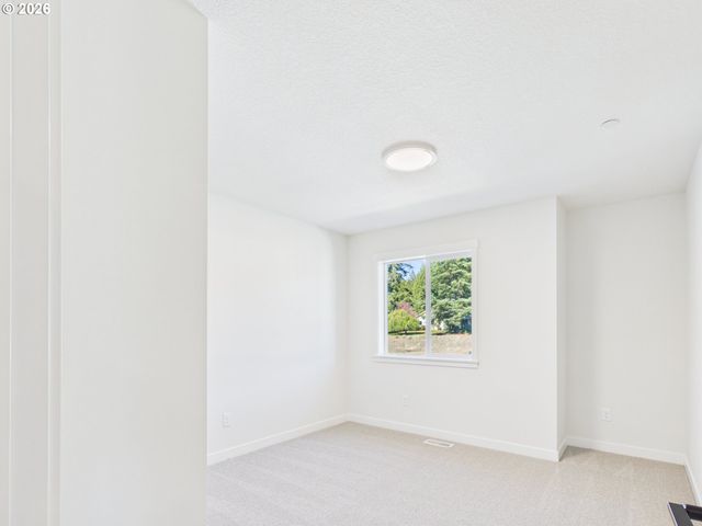 614 W 19TH St, La Center, WA 98629