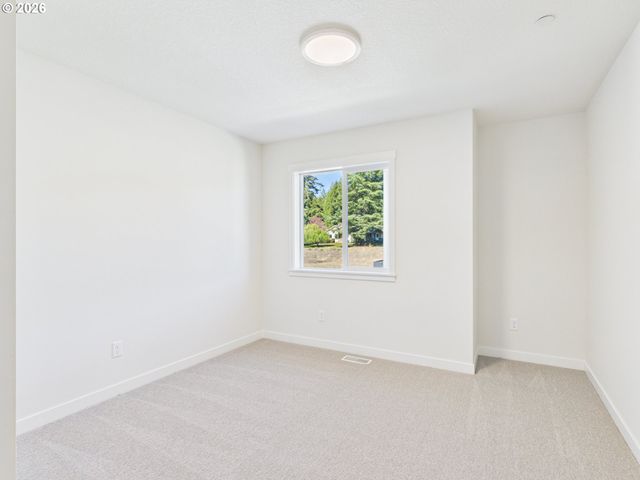 614 W 19TH St, La Center, WA 98629