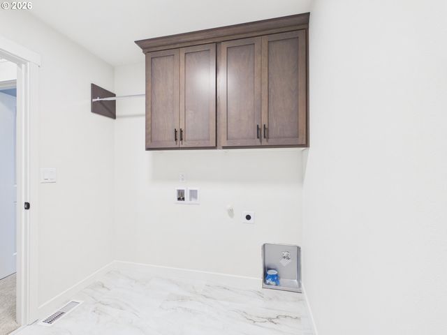 614 W 19TH St, La Center, WA 98629