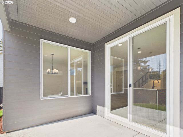 614 W 19TH St, La Center, WA 98629