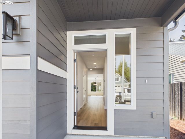 614 W 19TH St, La Center, WA 98629