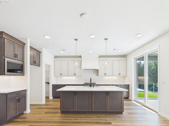 614 W 19TH St, La Center, WA 98629