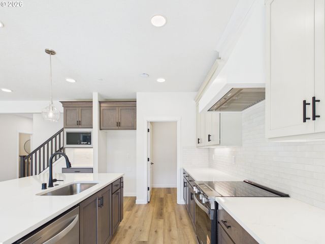 614 W 19TH St, La Center, WA 98629