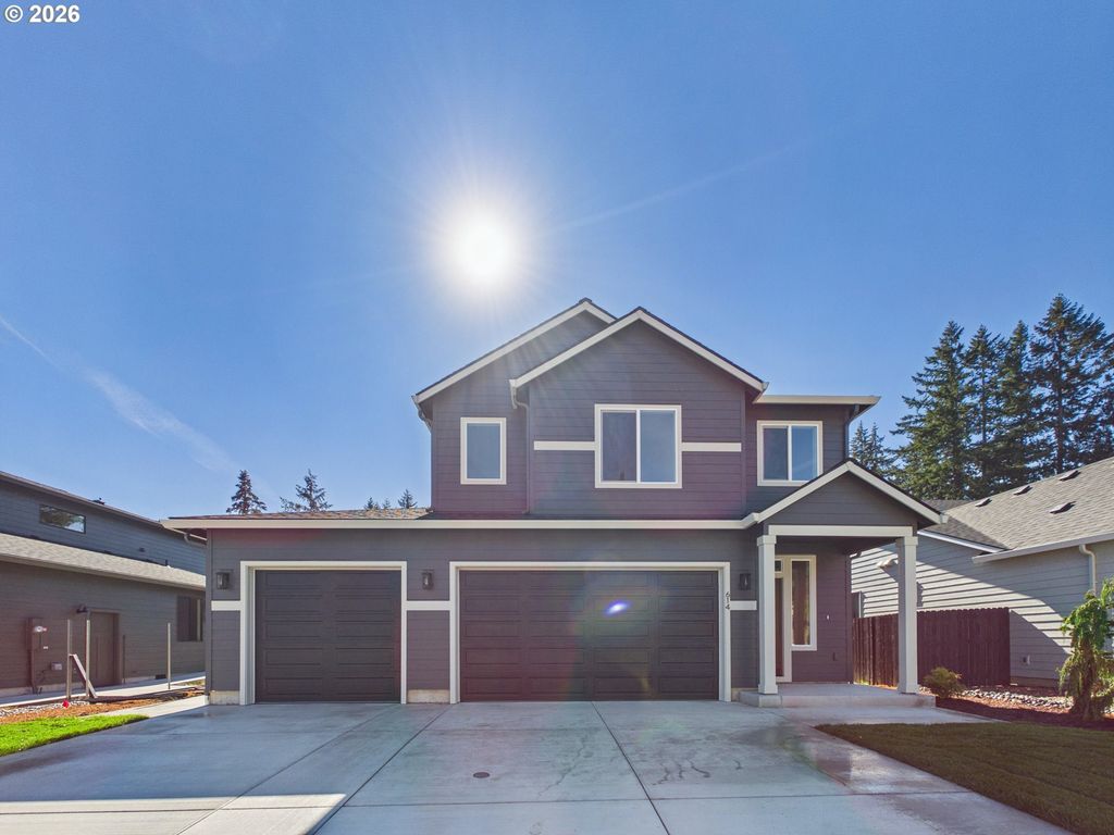 614 W 19TH St, La Center, WA 98629