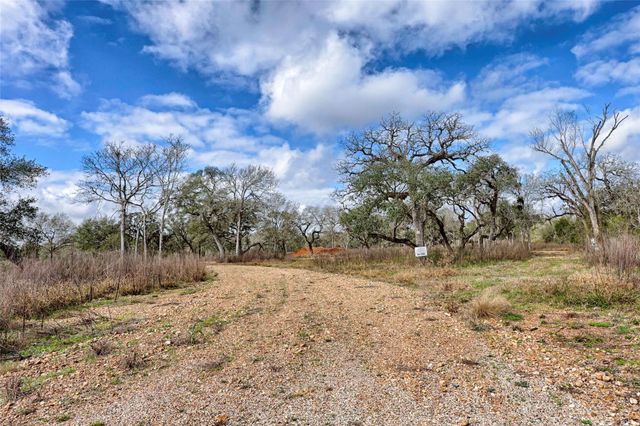 1178 Specklebelly LN, Columbus, TX 78934