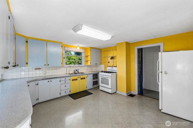 8812 Dibble Avenue NW, Seattle, WA 98117