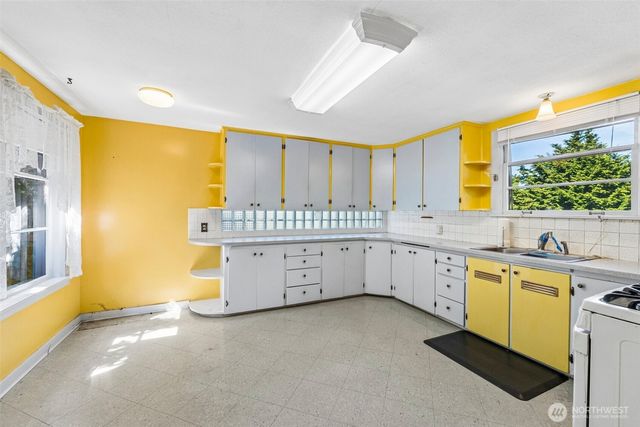 8812 Dibble Avenue NW, Seattle, WA 98117